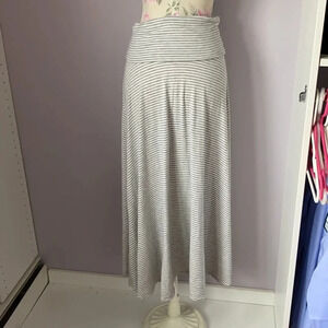Lularoe grey and white striped skirt size XS
